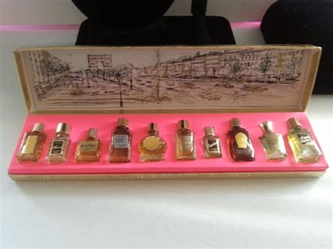 perfumes vintage sample sets.